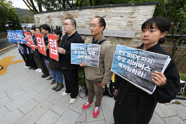 한강버스 운항을 준비하며, 오세훈 서울시장이 호주 방문 중 수상교통 시스템 현지 체크
