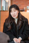 [비바100] 연극 ‘동백당: 빵집의 사람들’ 진주 작가, 김희영 연출 “모두에게 소중한 삶, 살아 숨 쉬는 빵 반죽처럼”