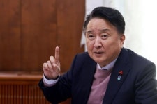김영환 충북지사 “헌재, 국민신뢰 잃어”