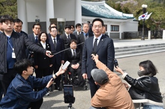 유정복 국민의힘 경선 예비후보 현충원에서 ‘국민 대통합’ 호소