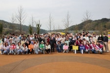 ‘진주시 두메실농업테마파크’, 봄꽃과 어우러진 힐링명소에 주말 방문객 증가