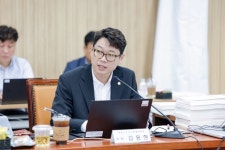 구리시 김용현 의원, 유채꽃 축제와 코스모스 축제 비판