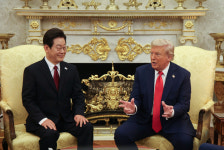 “韓·日 알래스카 LNG 투자” 트럼프 압박에⋯ 업계 ‘신중 모드’
