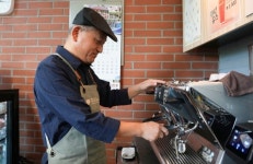 [액티브 시니어] 중랑구 “어르신 카페 ‘장미랑’서 커피 한 잔 하세요”