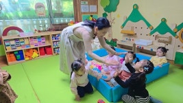 [비바100] “저출생 문제, 민·관 긴밀한 협력 중요… 보육 서비스·가족 친화 정책 병행을“