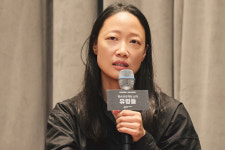 [人더컬처] 연극 ‘유령들’ 양손프로젝트 “대물림되는, 계속 감당해야하는 인간의 고민들”