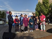 방송인 이정용과 조영구, 사랑의 짜장면으로 어르신들 마음 녹이다