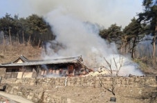 영주 ‘금양정사’ 화재⋯ 고택 1채 전소, 야산 0.05㏊도 타