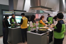 숨인숲역삼1동 | [액티브 시니어] 강남구 역삼1동, 취약계층에 1270만원 후원품 전달