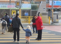 부산 남구의회 서성부 의장, 초등학교 앞 교통지도 봉사… 어린이 안전 앞장