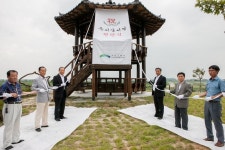 대야 만경강 쉼터에 옴서감서정 활짝