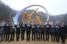 무주군에 대형 태권도 상징조형물 우뚝