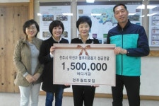 전주월드모임, 덕진구청 라면 70박스 기탁