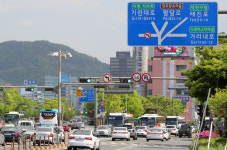 한옥마을 가는 길  두 갈래 길