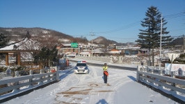임실 신평파출소, 한파주의보 도로 미끄럼 방지 만전