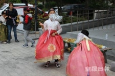 온 가족 함께 모여 신나게 즐겨 볼까