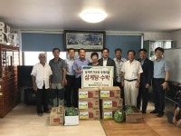 농협중앙회 부안군지부, 우덕마을 방문··· 삼계탕과 수박 전달