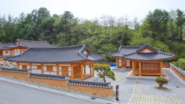 고즈넉한 한옥과 바닷빛 호수에 취하다