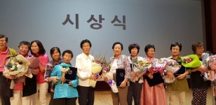박순남, 김봉순 할머니, 전북道 성인문해교육 시화전 수상