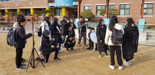 장수초등학교 6학년 학생들 산골 영화제 개최