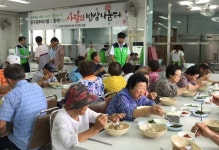 ㈜동우팜투테이블 서수면 노인 초청 삼계탕 대접