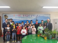 무주 안성초등학교 개교 100주년행사에 재학생들 돼지 저금통까지 보태