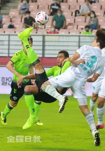 프로축구 전북현대, 포항에 2-1 역전승