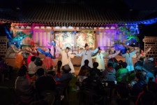 변사또 생일잔치 가볼까 용을 쫓는 사냥꾼 되볼까