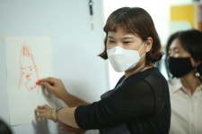 "작가란 새로운 시각으로 이야기 만들어 내는 사람"