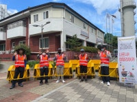 동산사회복지관, 폐지수거 어르신에 희망리어카와 안전용품 전달