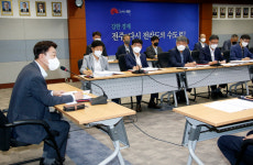 공무원이 움직여야 도시 발전… 우범기 전주시장 첫 간부회의서 강조