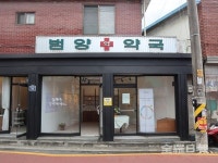 <리뷰>어설프고 서툰 왼손그림에는 어머니가 담겨 있다