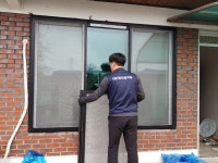 원진알미늄, 호우피해 복지사각지대 가정 창호수리 지원