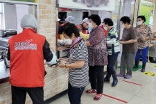 건협 전북지부, 전주 덕진노인복지관 배식봉사