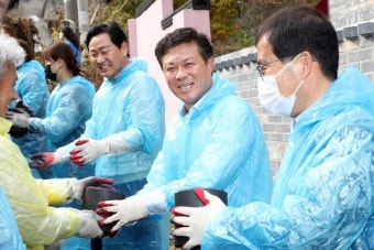 [전북]이학수 정읍시장 '사랑의 겨울나기 연탄 나눔'봉사활동