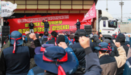화물연대 파업 여파...휘발유 품귀현상 올까 불안에 주유소 미리 찾는 시민들