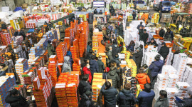 설 대목 맞아 붐비는 전주농수산물도매시장