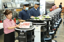 로봇 16대 덕분에 고급 식당으로 변신했어요