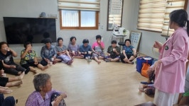 김제시 보건소, 10개 경로당서 저당 수박주스 만들기