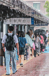 [전북] 비를 피해 택시 타러 가는 길