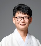전북작가회의 불꽃문학상 정동철 시인, 작가의눈 작품상 김경나 소설가 선정