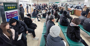 연말 맞아 붐비는 면허시험장