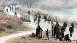 전주 삼천천변 산책 나온 시민들