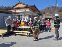 (사)한국목구조기술인협회, 성수면 경로당 편의시설 재능기부