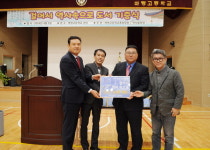 진안 마령고 총동문회, 모교에  걸어서 역사속으로-이박삼일 전북을 걷다  100여권 기증