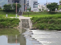 이럴거면 왜 설치한거야? 하천 범람하는데 작동안하는 자동차단기