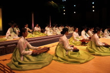 한 여름밤 자연 속에서 즐기는 달리는 국악무대