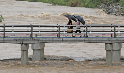 폭우로 불어난 전주천