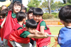 운동회 신나게 즐기는 아이들