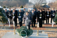 김제시의회, 충혼비 참배·제주항공 참사 추모로 새해 의정활동 시작